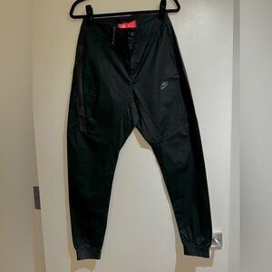 Nike Men’s Waterproof Trousers with Elastic Ankle Size M